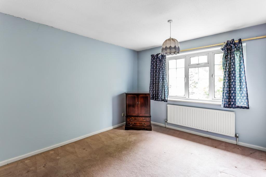 4 bed end of terrace house for sale in Eastleigh Close, Sutton, SM2 7