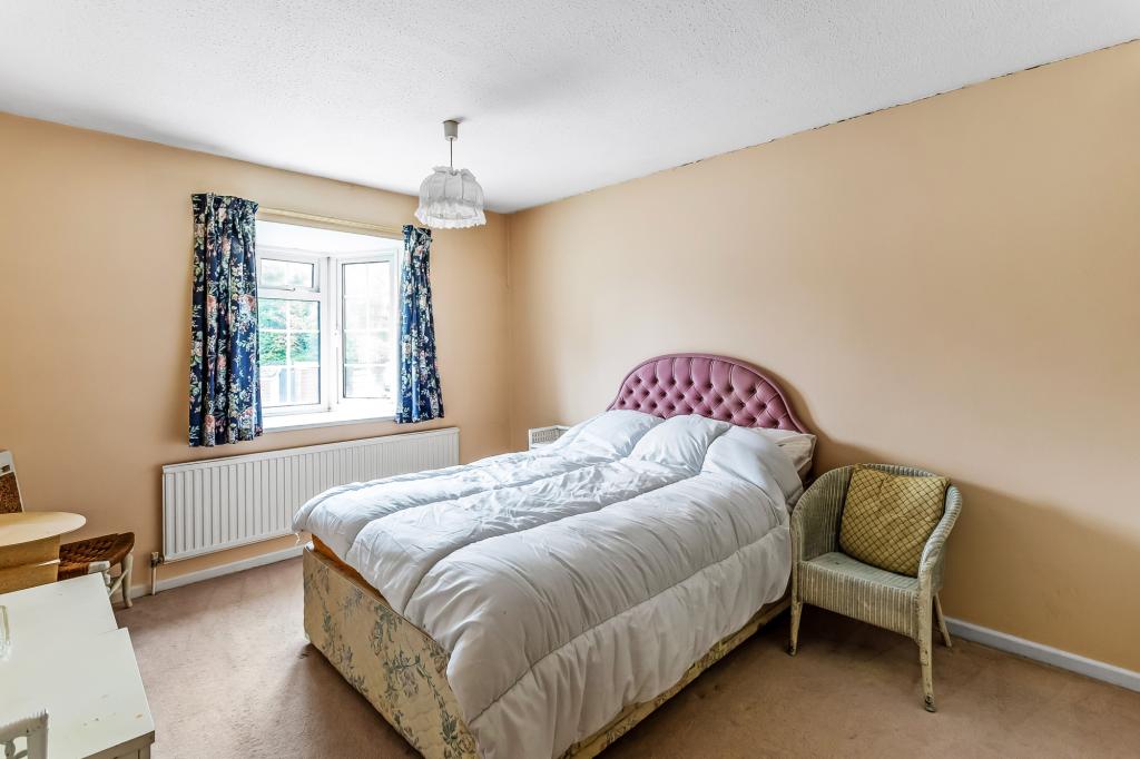 4 bed end of terrace house for sale in Eastleigh Close, Sutton, SM2 8