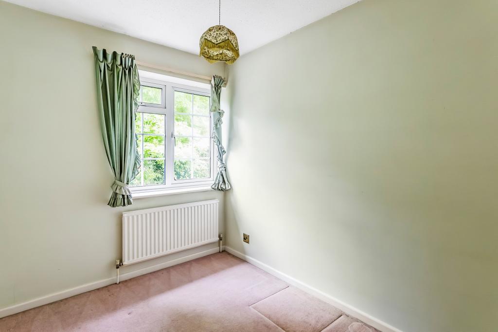 4 bed end of terrace house for sale in Eastleigh Close, Sutton, SM2 10