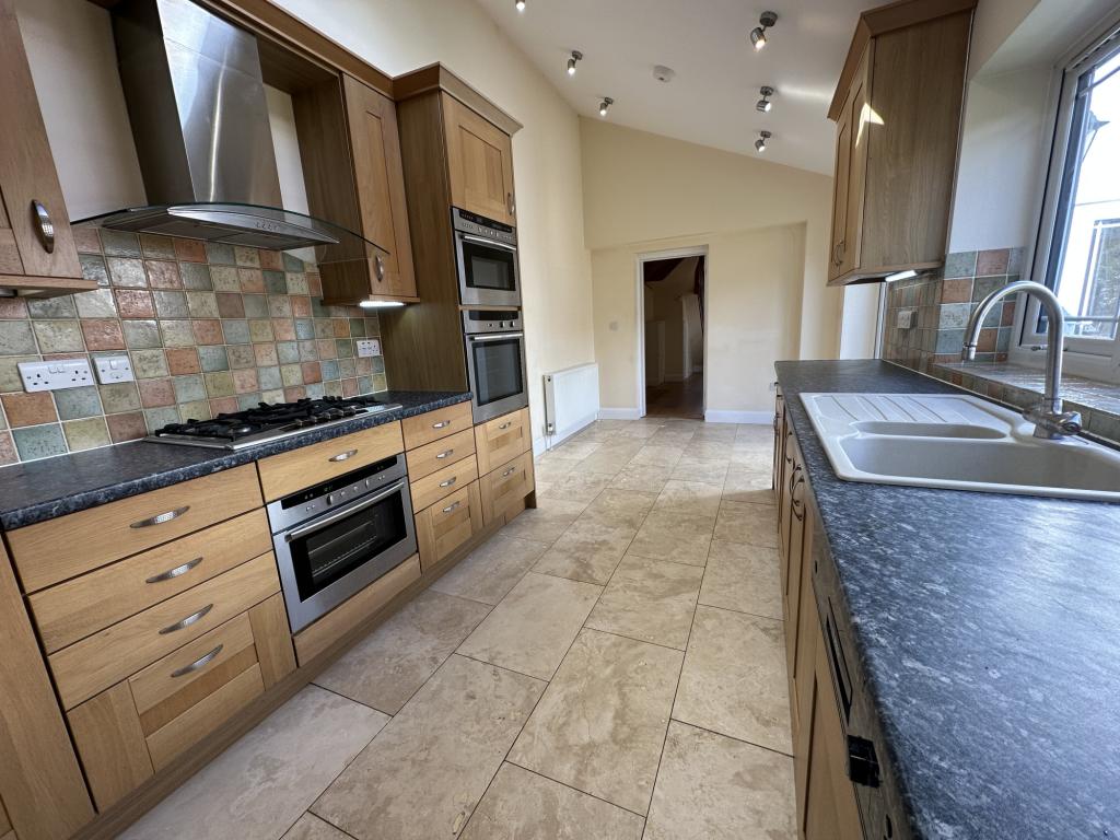 3 bed semi-detached house to rent in Station Road,  Billingshurst, RH14  - Property Image 2