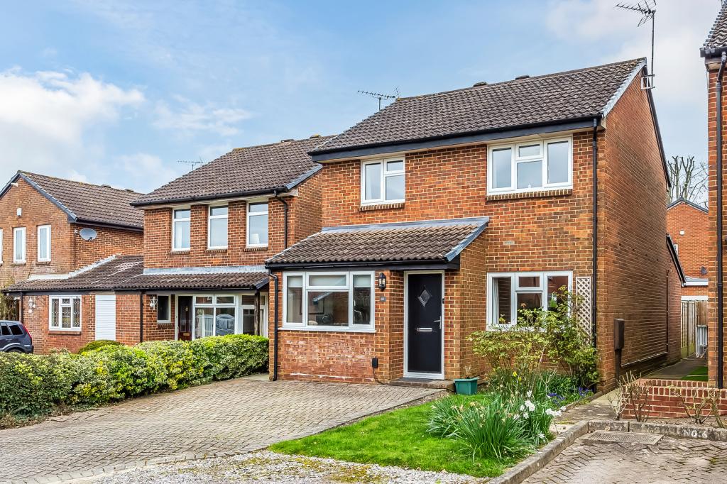 3 bed detached house to rent in Singleton Road,  Horsham, RH12  - Property Image 1