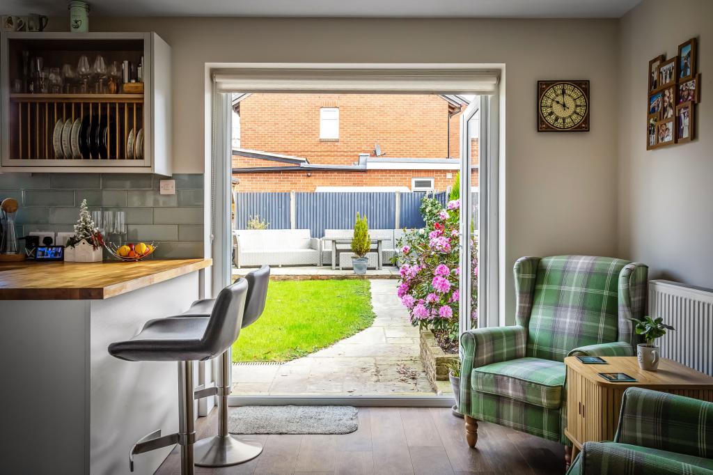 3 bed detached house to rent in Singleton Road,  Horsham, RH12 1