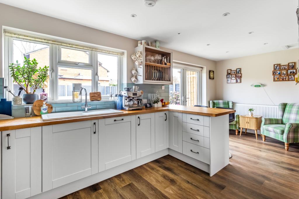 3 bed detached house to rent in Singleton Road,  Horsham, RH12 5