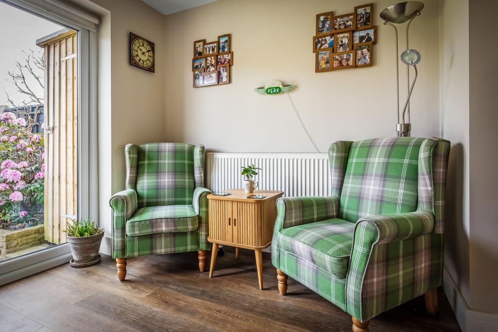 3 bed detached house to rent in Singleton Road,  Horsham, RH12 6