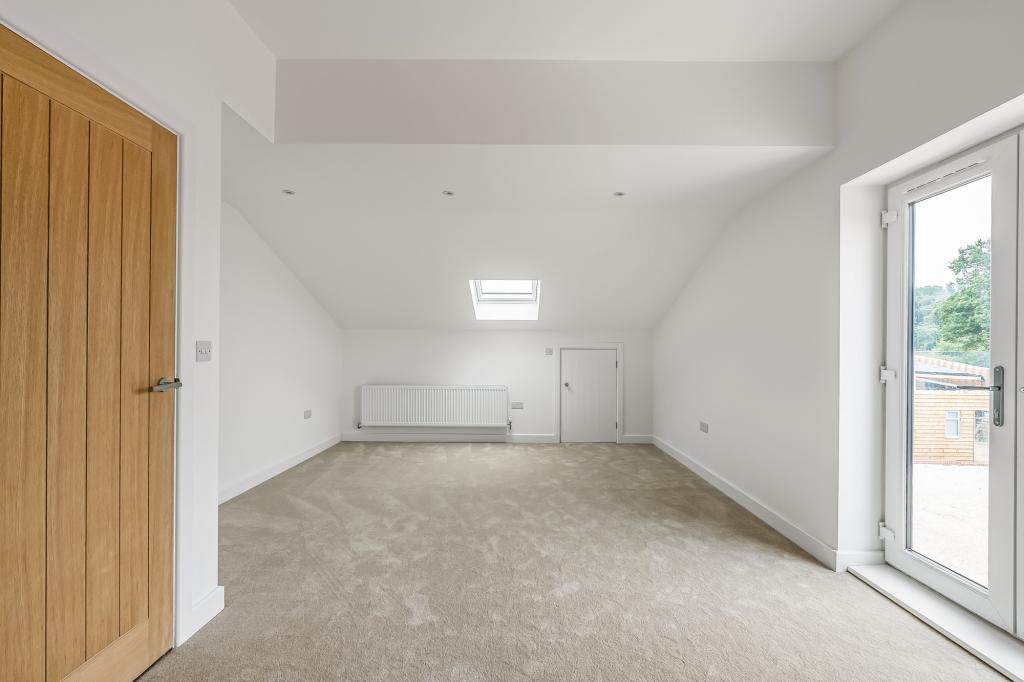 3 bed end of terrace house for sale in Kites Barn Lower Duxhurst Farm,  Reigate, RH2  - Property Image 9