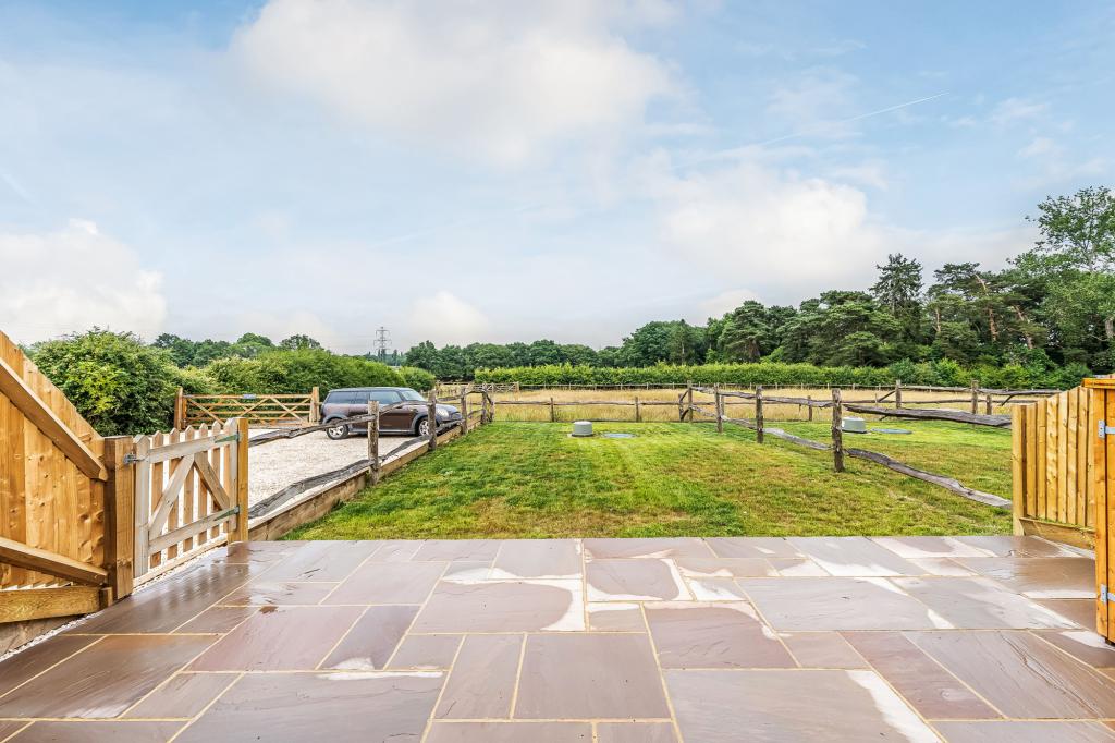 3 bed end of terrace house for sale in Kites Barn Lower Duxhurst Farm,  Reigate, RH2  - Property Image 12