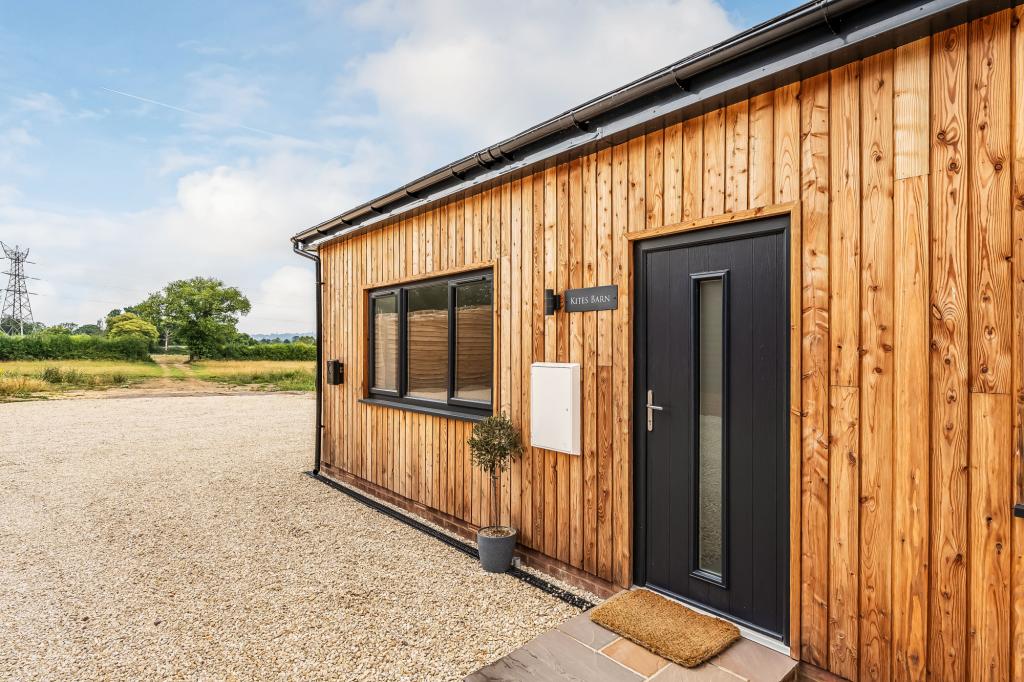 3 bed end of terrace house for sale in Kites Barn Lower Duxhurst Farm,  Reigate, RH2  - Property Image 14