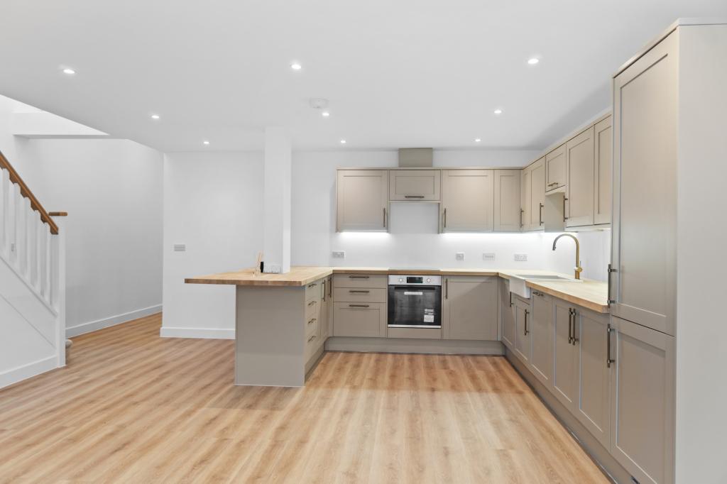 3 bed terraced house for sale in Fox Barn Lower Duxhurst Farm, Reigate Road, Reigate, RH2  - Property Image 4