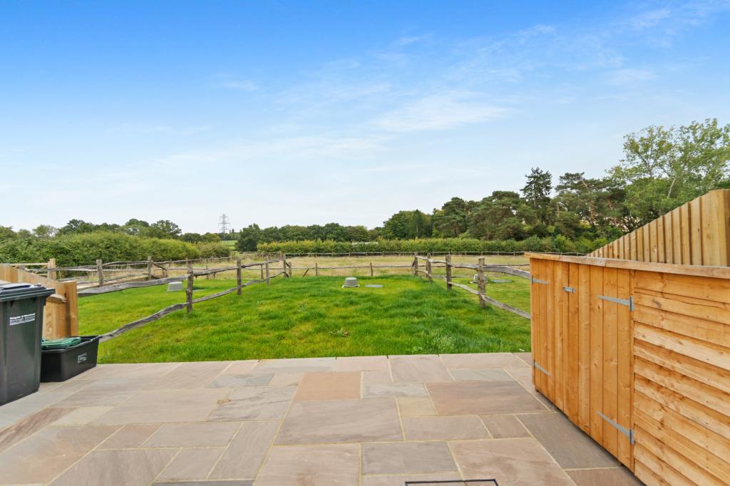 3 bed terraced house for sale in Fox Barn Lower Duxhurst Farm, Reigate Road, Reigate, RH2  - Property Image 12