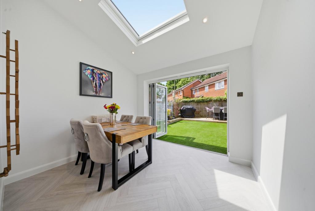 2 bed end of terrace house for sale in Nursery Close,  Dorking, RH5  - Property Image 4