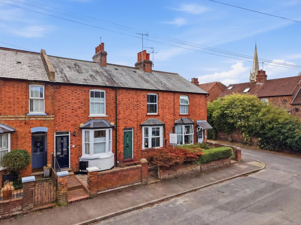 2 bed terraced house to rent in Rothes Road,  Dorking, RH4  - Property Image 1