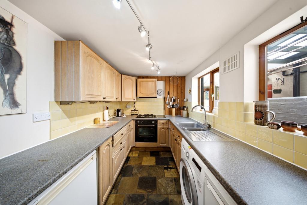 2 bed terraced house to rent in Rothes Road,  Dorking, RH4  - Property Image 2