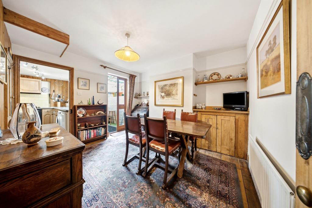 2 bed terraced house to rent in Rothes Road, Dorking, RH4 2