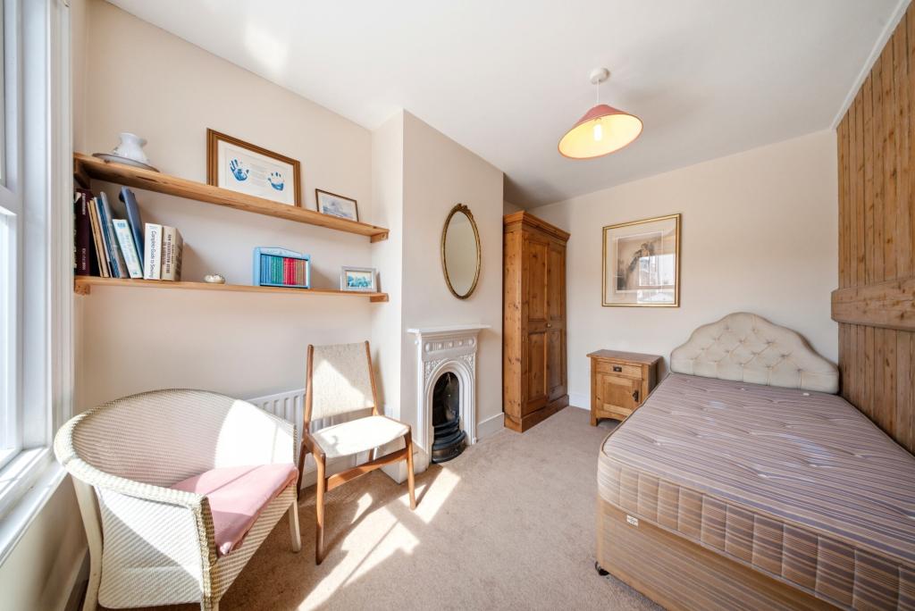 2 bed terraced house to rent in Rothes Road, Dorking, RH4 4