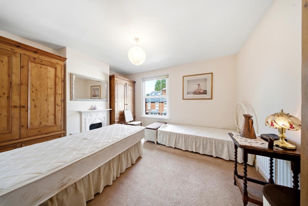 2 bed terraced house to rent in Rothes Road, Dorking, RH4 5