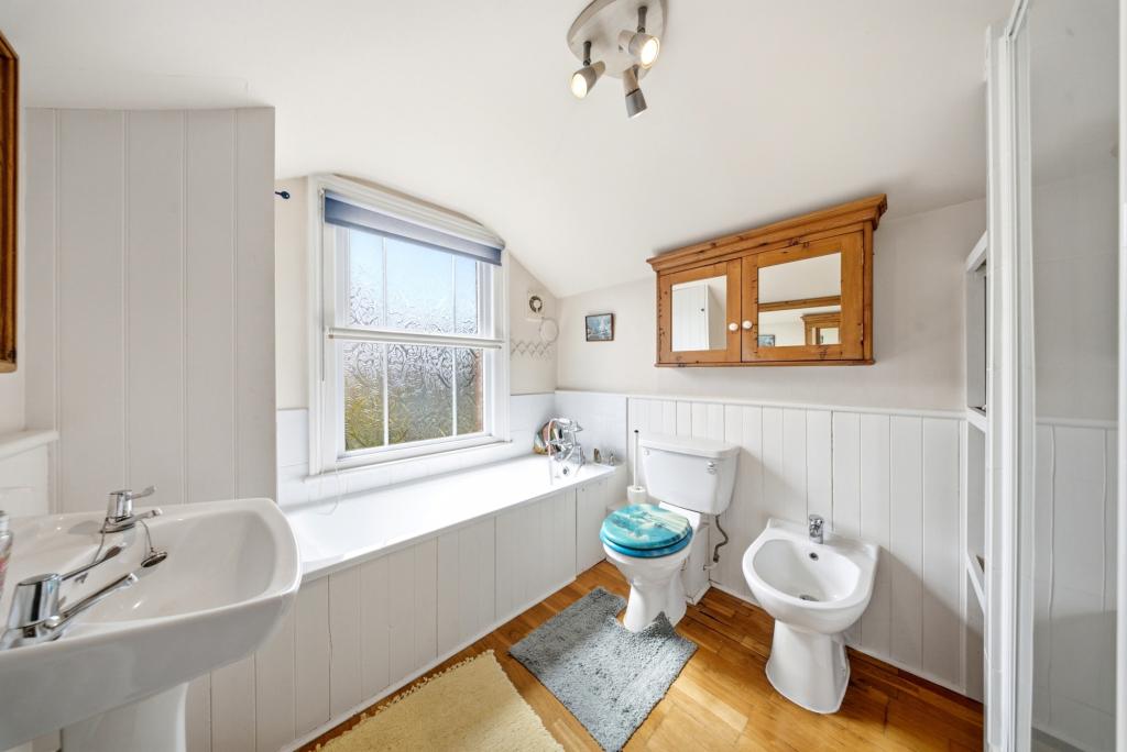 2 bed terraced house to rent in Rothes Road, Dorking, RH4 6
