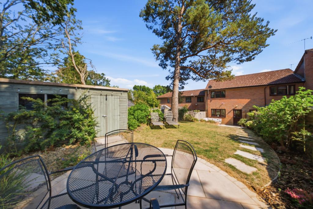 2 bed terraced house for sale in Oak Corner, Beare Green, Dorking, RH5  - Property Image 9