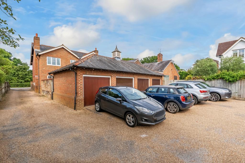 4 bed semi-detached house to rent in Village Street, Newdigate, Dorking, RH5 8