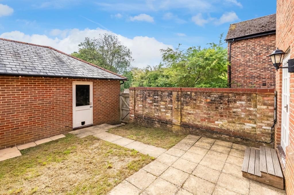 4 bed semi-detached house to rent in Village Street, Newdigate, Dorking, RH5 9