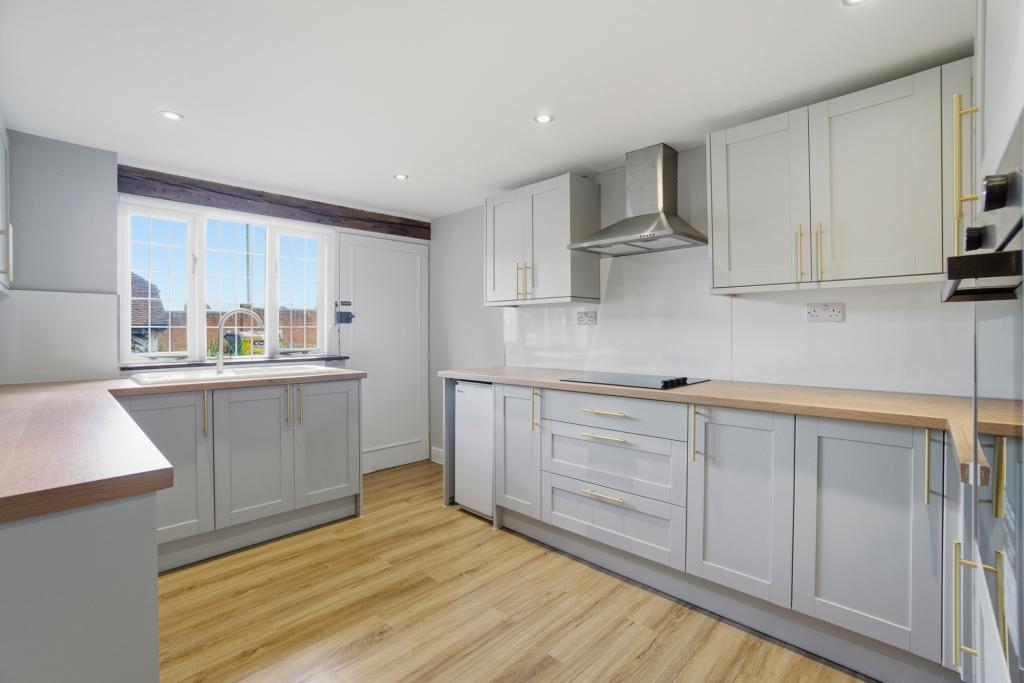 3 bed detached house to rent in Manor Farm Prestwood Lane, Crawley, RH11 2