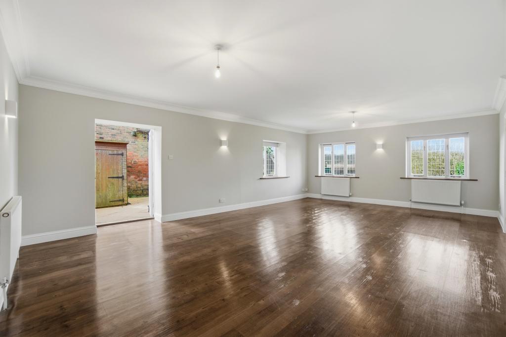 3 bed detached house to rent in Manor Farm Prestwood Lane,  Crawley, RH11  - Property Image 4