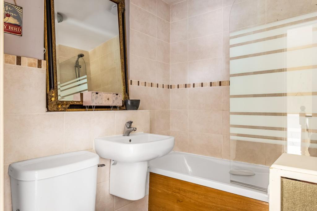 3 bed character property to rent in Grosvenor Mews, Prices Lane,, Reigate, RH2 8