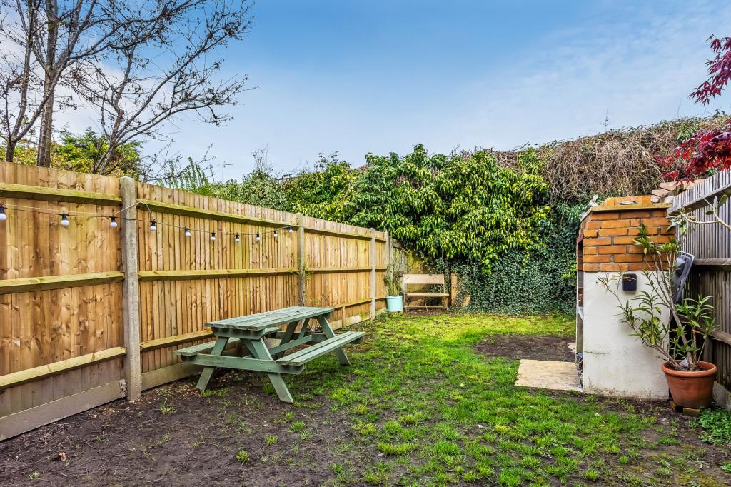 3 bed character property to rent in Grosvenor Mews, Prices Lane,, Reigate, RH2  - Property Image 11