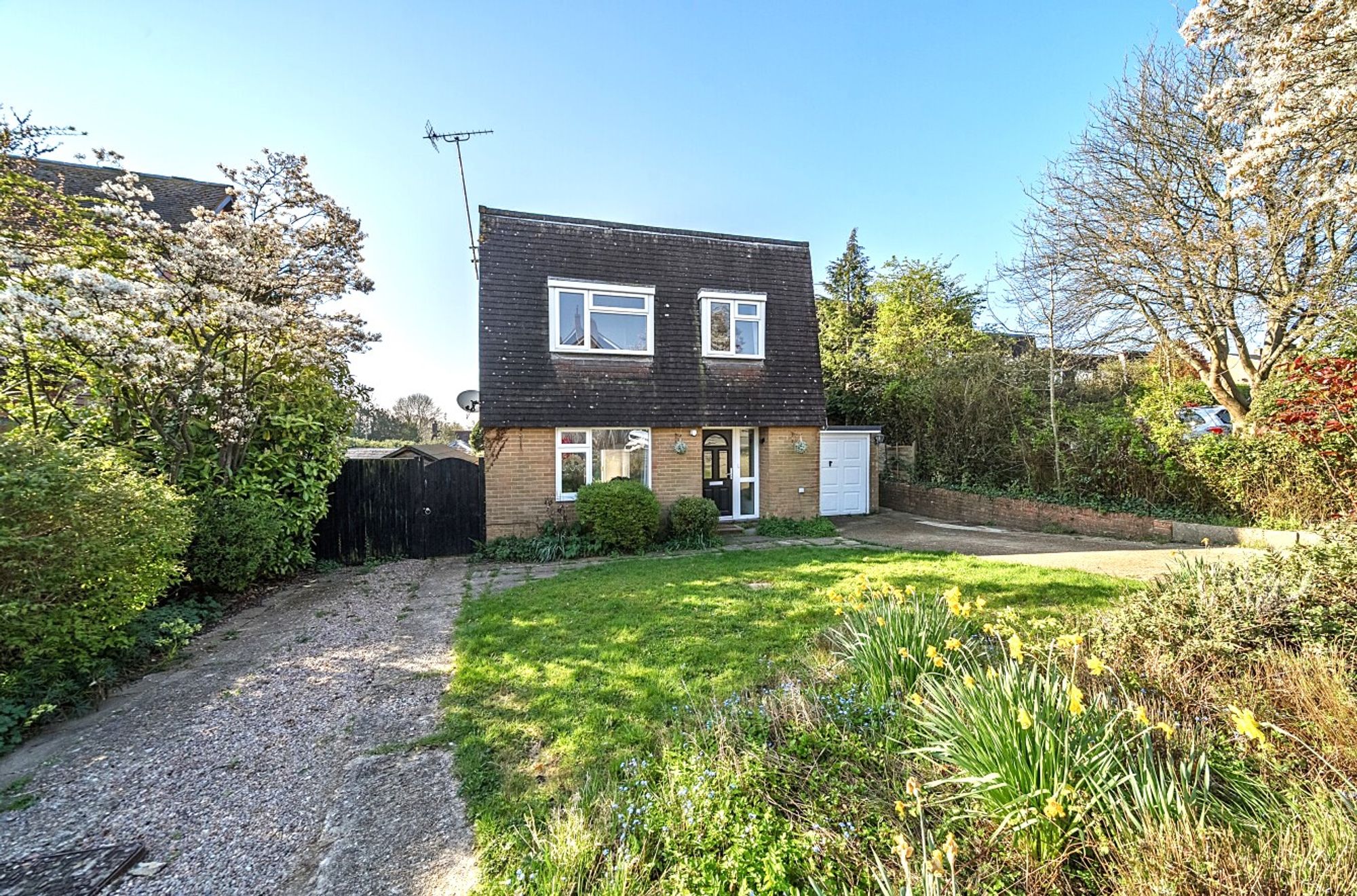 4 Bed Detached House For Sale In Carters Way, Wisborough Green, RH14