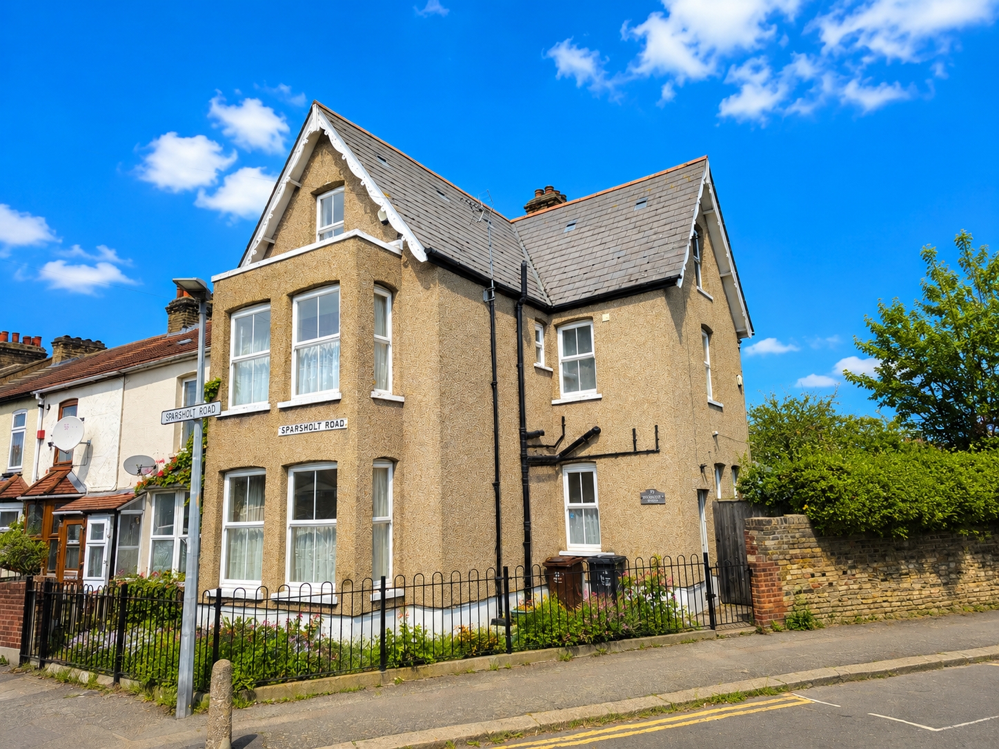 5 Bed End Of Terrace House For Sale In Sparsholt Road, Barking, IG11