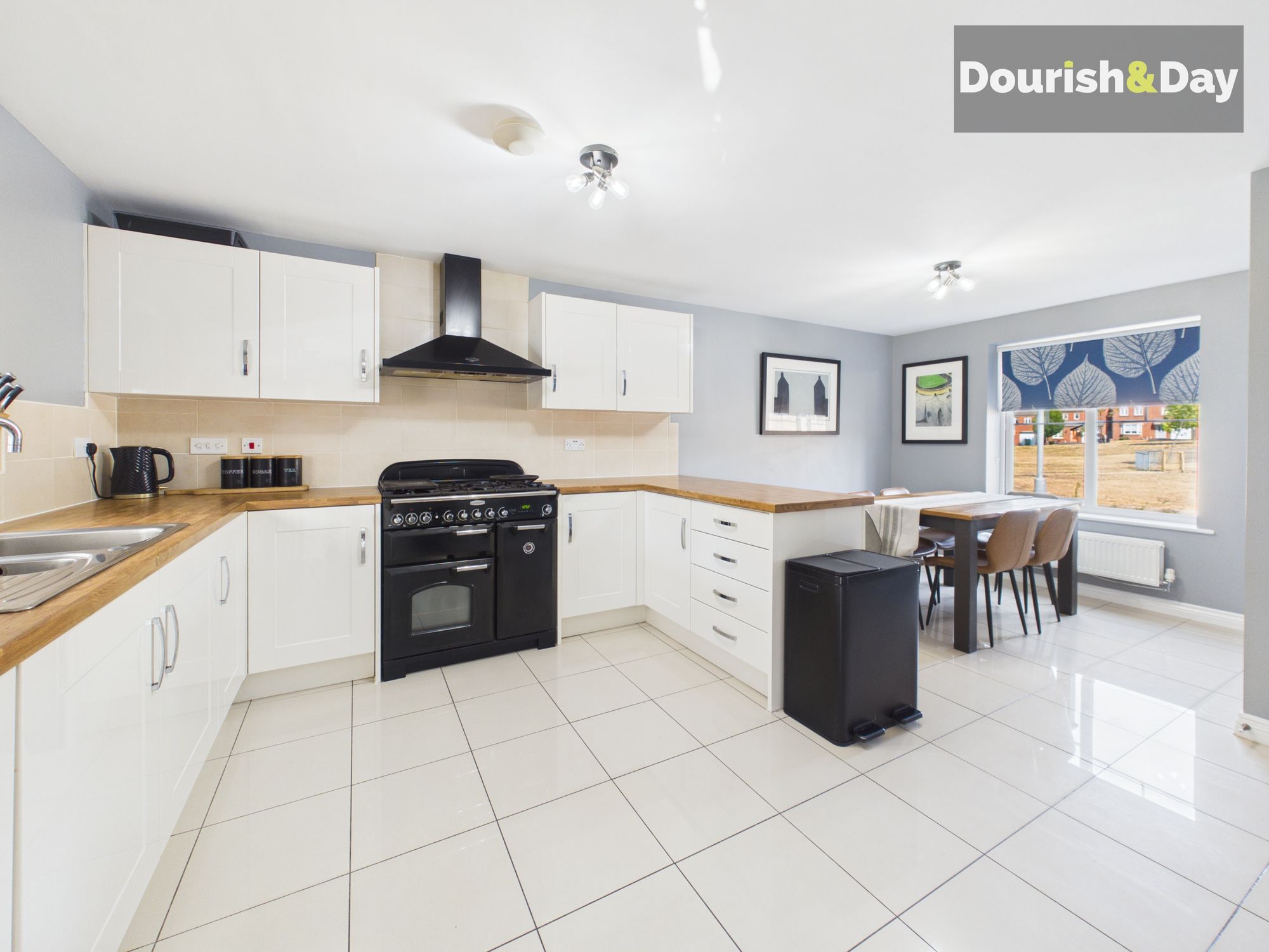 4 bed detached house for sale in Queens Drive, Hixon, ST18 - Property Image 2