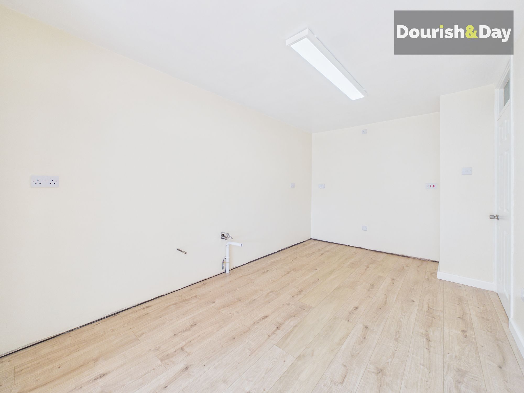 2 bed semi-detached bungalow for sale in Camelford Close, Stafford, ST17 - Property Image 5