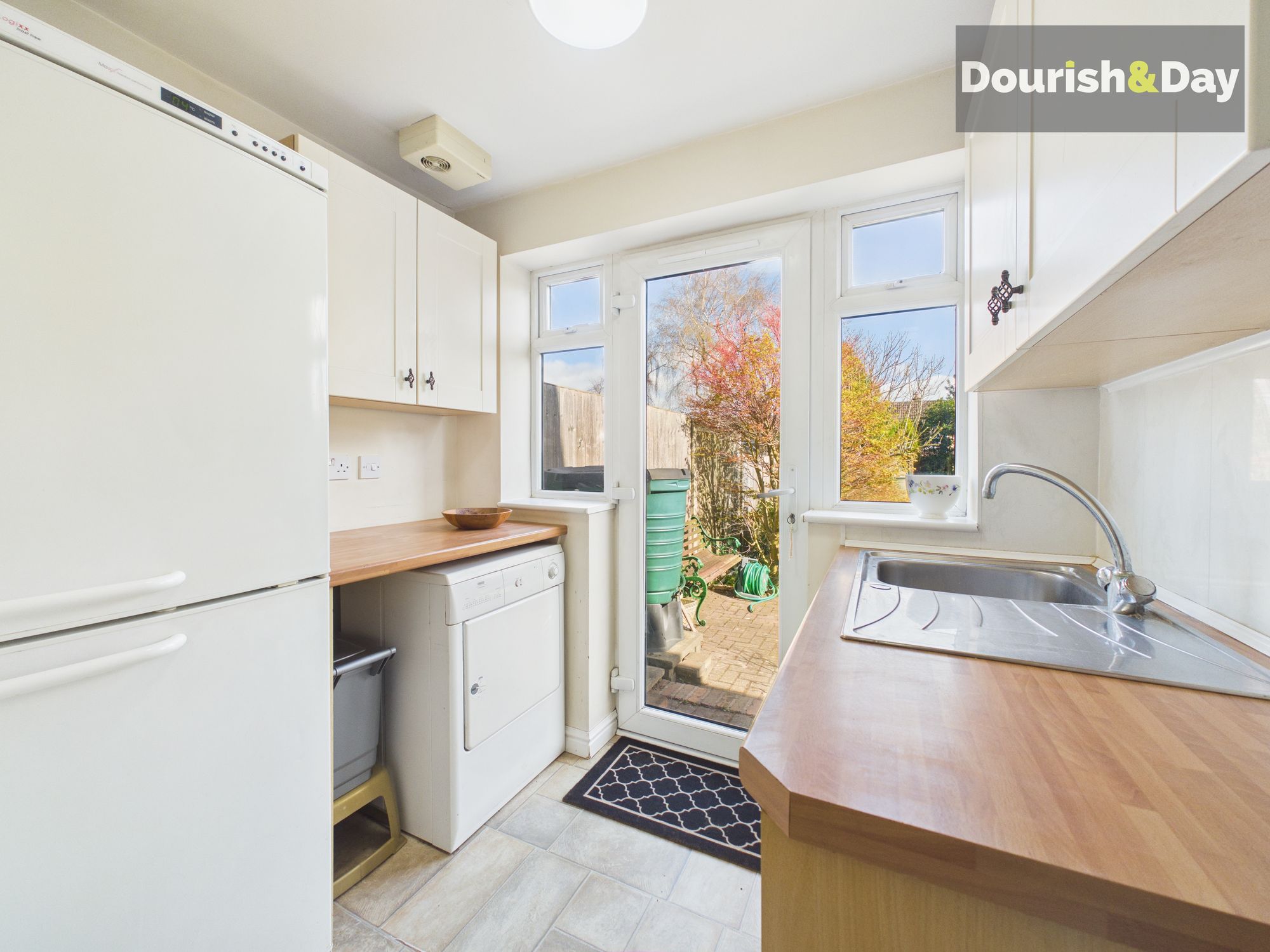 3 bed detached house for sale in Torrington Avenue, Stafford, ST17 - Property Image 7