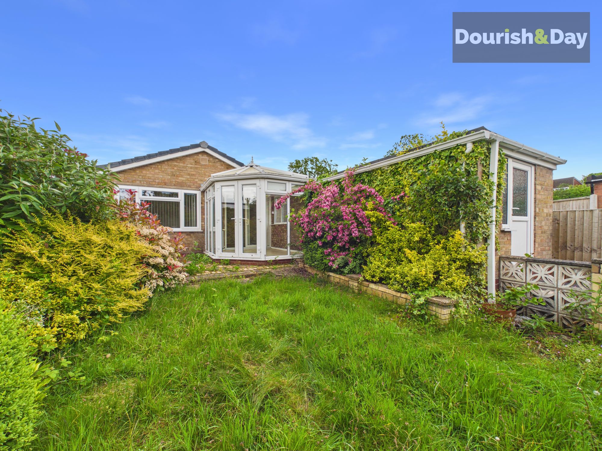 2 bed detached bungalow for sale in The Downs, Stafford, ST17 - Property Image 4