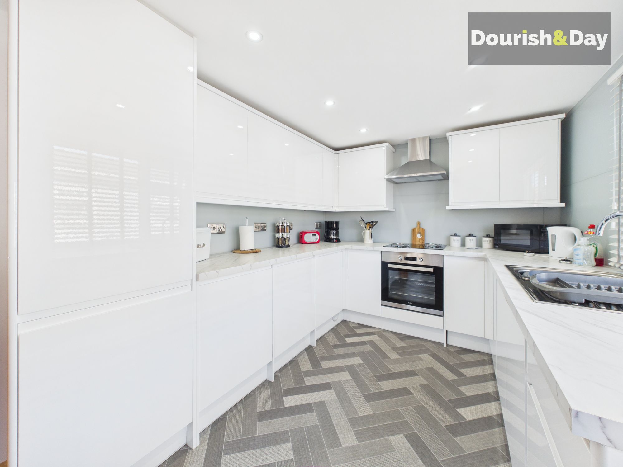 2 bed park home for sale in Lodgefield Park, Stafford, ST17 - Property Image 6