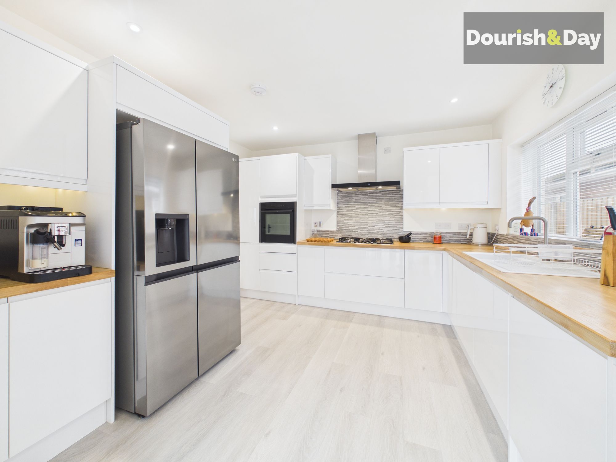 4 bed detached bungalow for sale in Victoria Way, Stafford, ST17 - Property Image 3