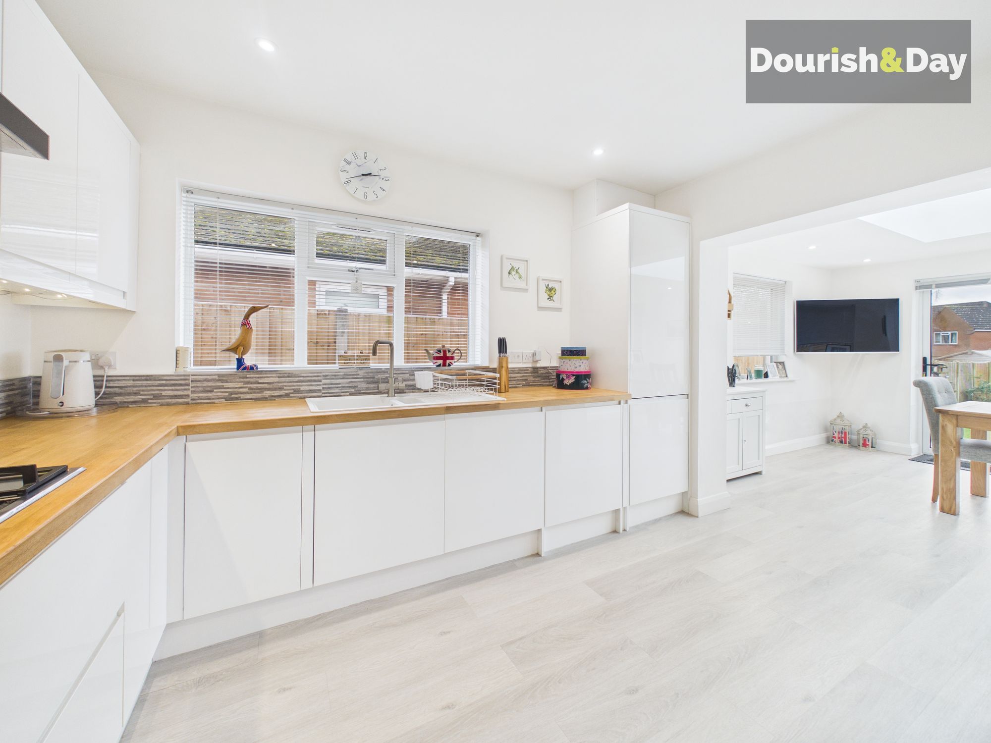 4 bed detached bungalow for sale in Victoria Way, Stafford, ST17 - Property Image 6