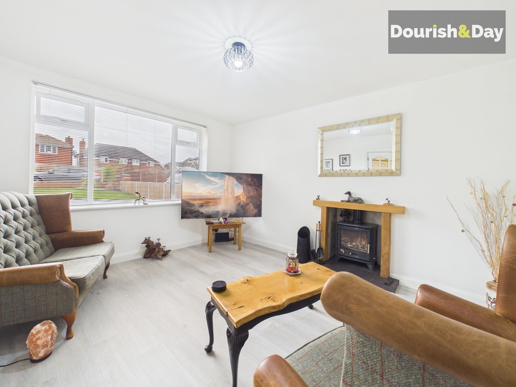 4 bed detached bungalow for sale in Victoria Way, Stafford, ST17 - Property Image 2