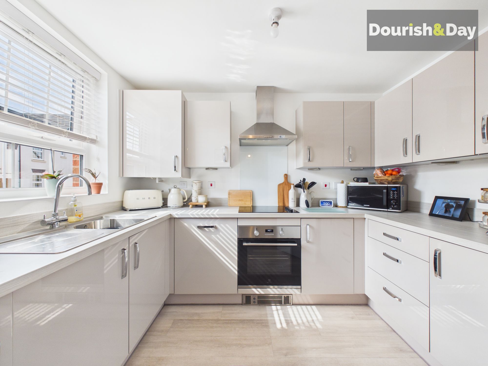 2 bed terraced house for sale in Bakewell Drive, Market Drayton, TF9 - Property Image 3