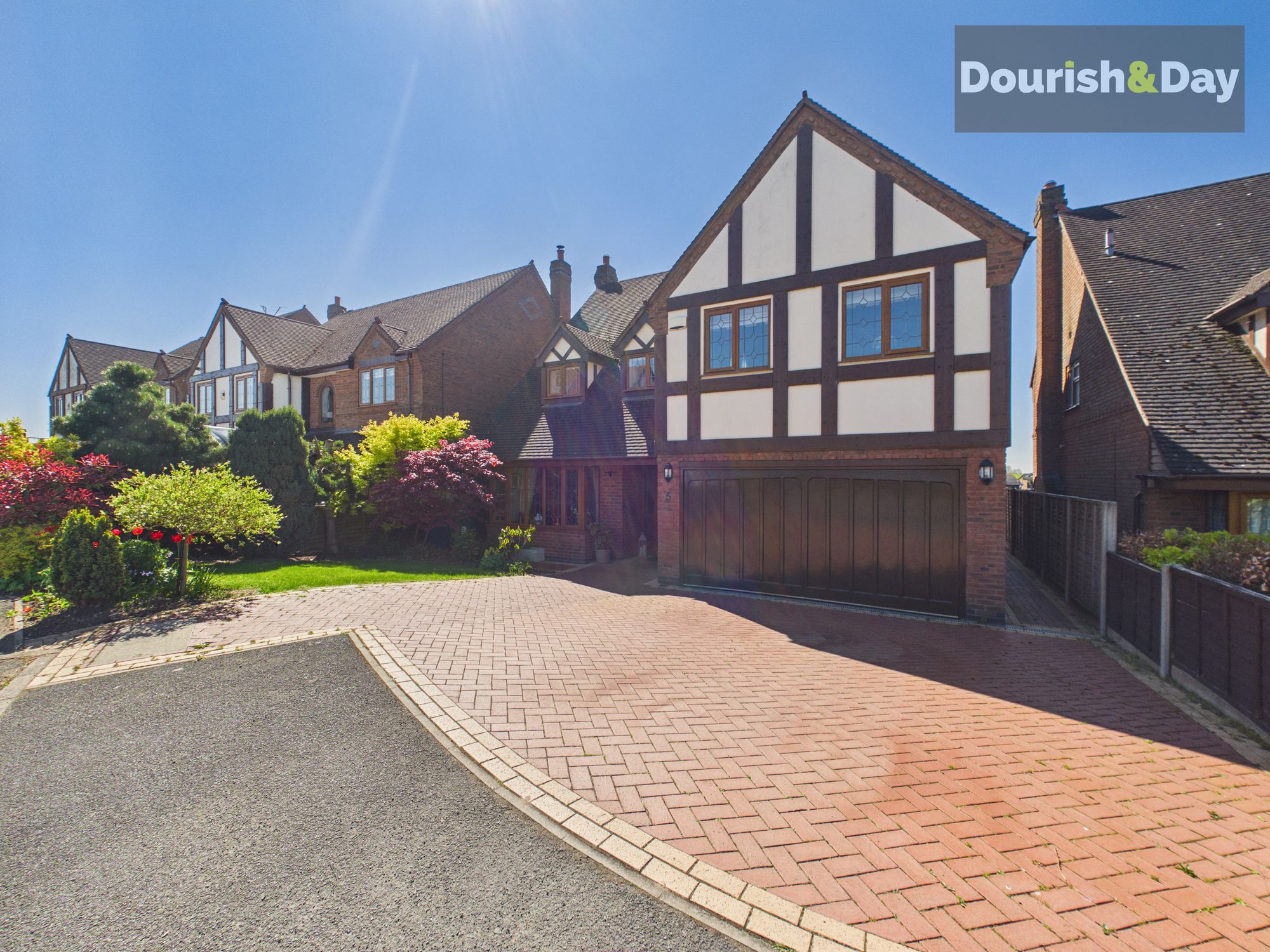 5 bed detached house for sale in Grange Court, Hixon, ST18 - Property Image 1