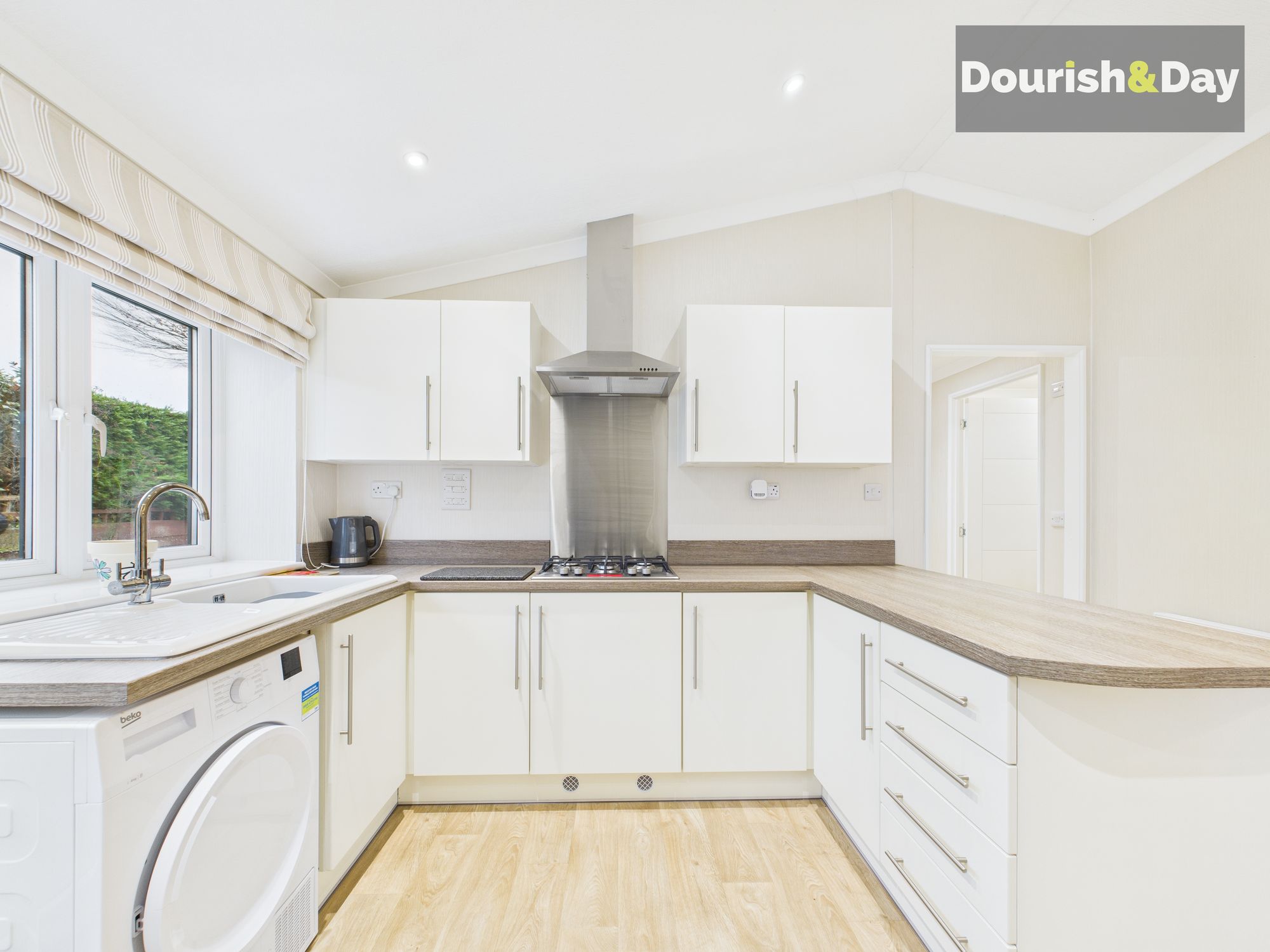 2 bed park home for sale in Lodgefield Park, Baswich, Stafford, ST17 - Property Image 3