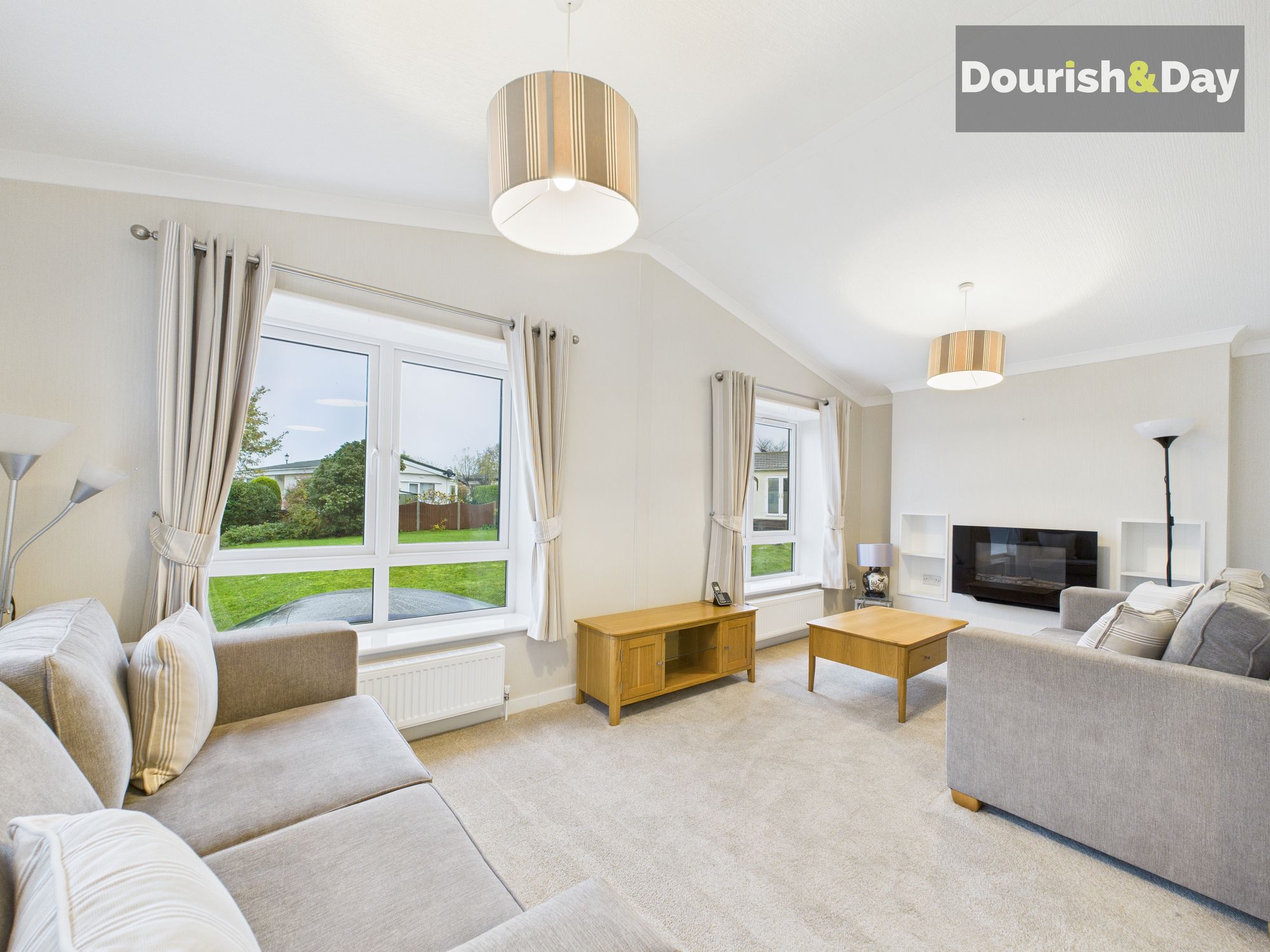 2 bed park home for sale in Lodgefield Park, Baswich, Stafford, ST17 - Property Image 5