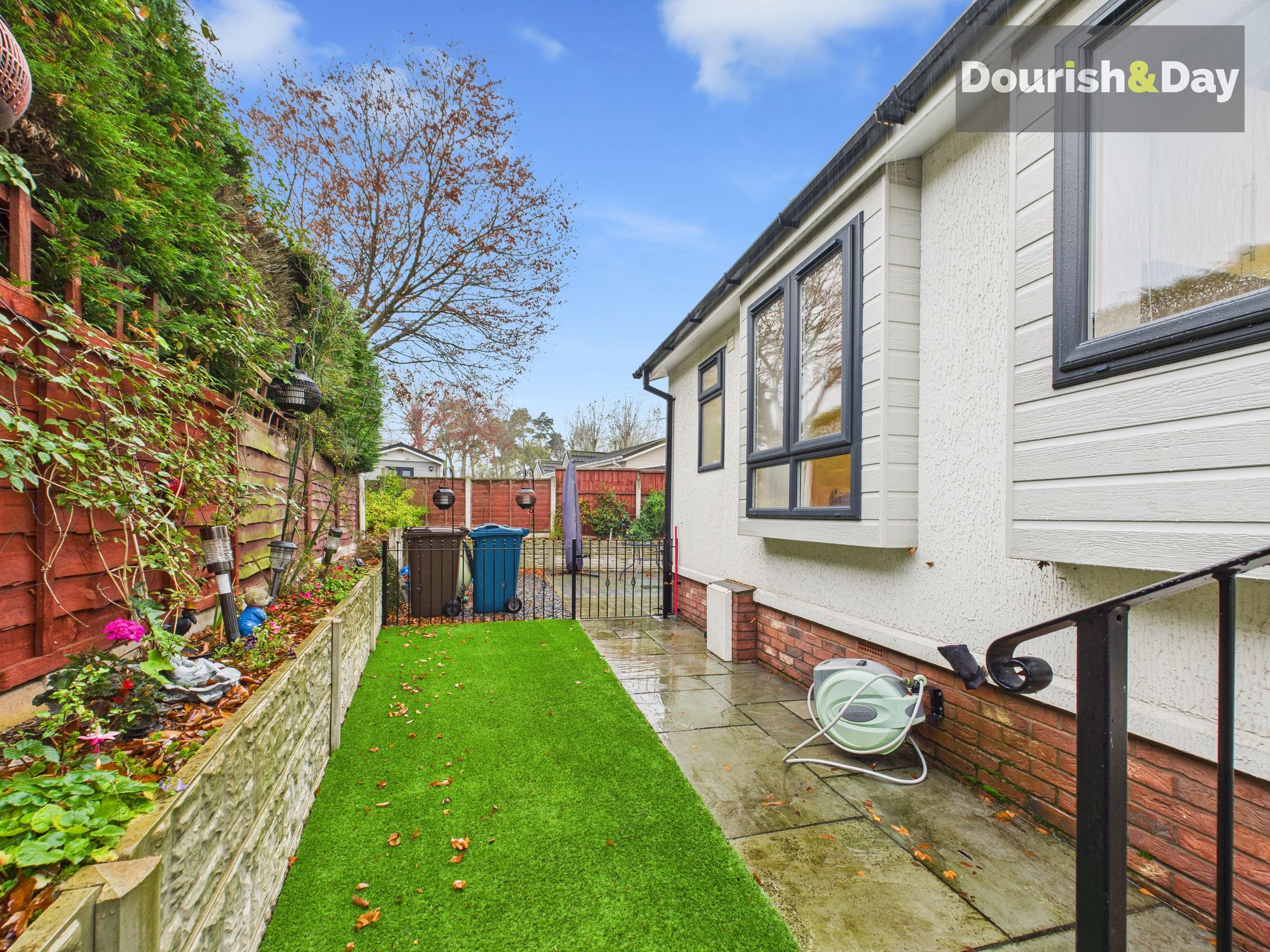 2 bed park home for sale in Lodgefield Park, Baswich, Stafford, ST17 - Property Image 23
