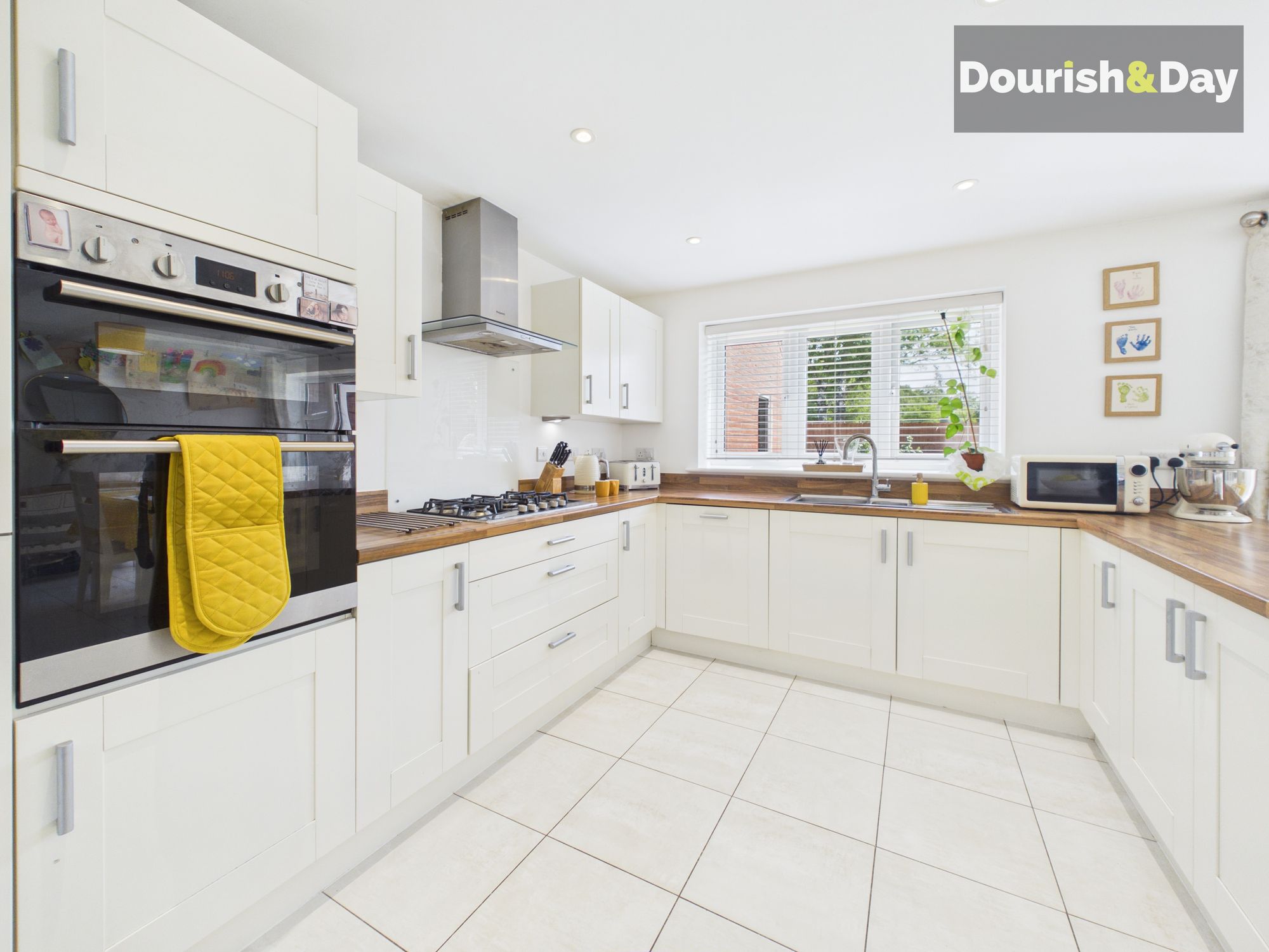 5 bed detached house for sale in Hertford Place, Stafford, ST18 - Property Image 9