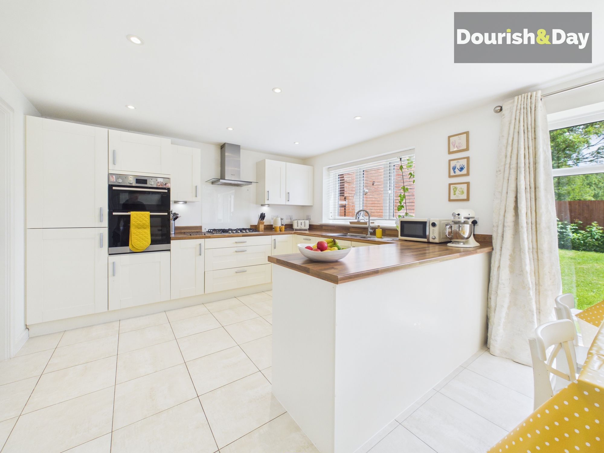 5 bed detached house for sale in Hertford Place, Stafford, ST18 - Property Image 11