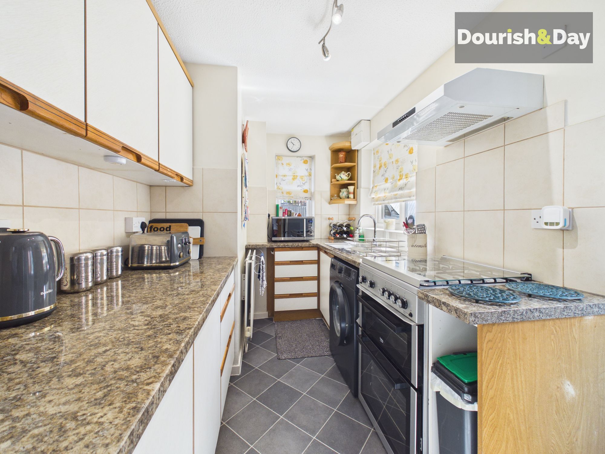2 bed detached bungalow for sale in Delamere Lane, Stafford, ST17 - Property Image 3