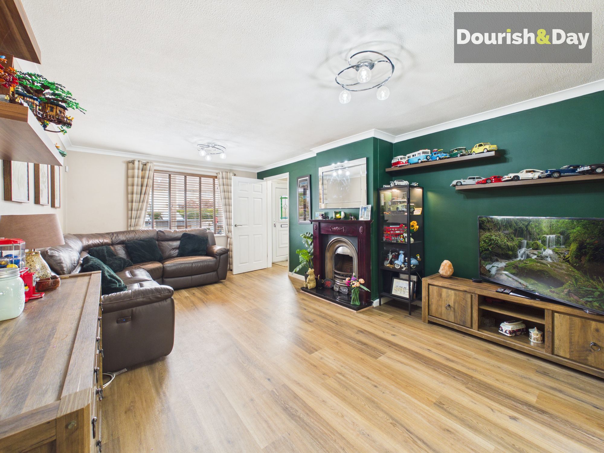 3 bed terraced house for sale in Oxbarn Road, Stafford, ST17 - Property Image 2
