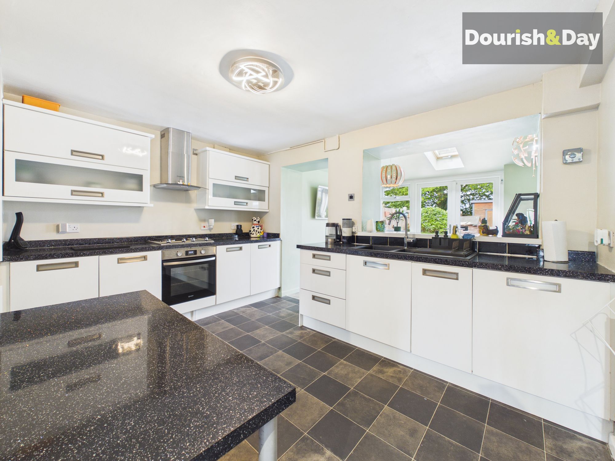 3 bed terraced house for sale in Oxbarn Road, Stafford, ST17 - Property Image 5