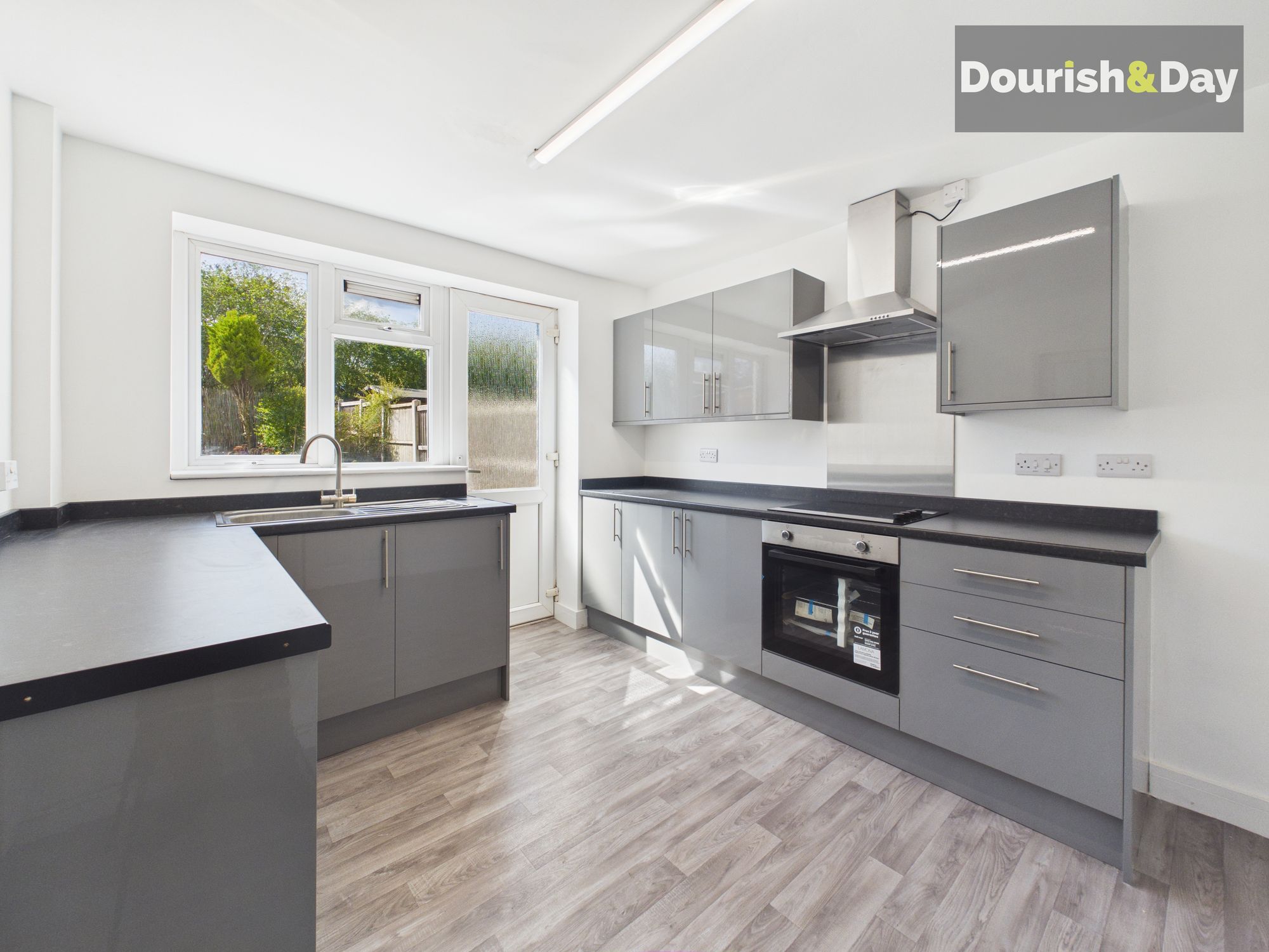 4 bed mid-terraced house for sale in Byron Close, Stafford, ST16 - Property Image 2