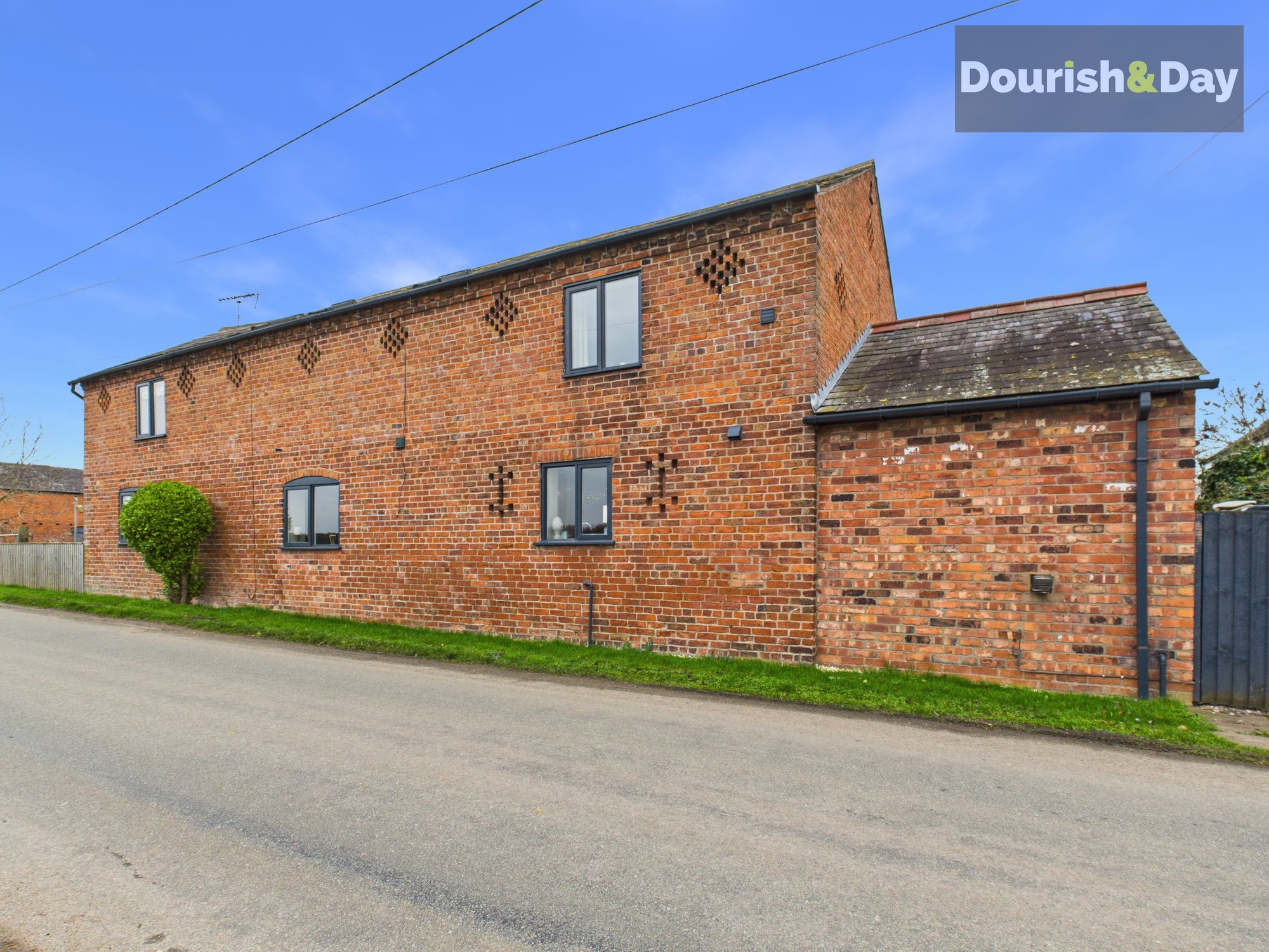 4 Bed Semi-Detached House For Sale In Chorlton Lane, Chorlton, SY14