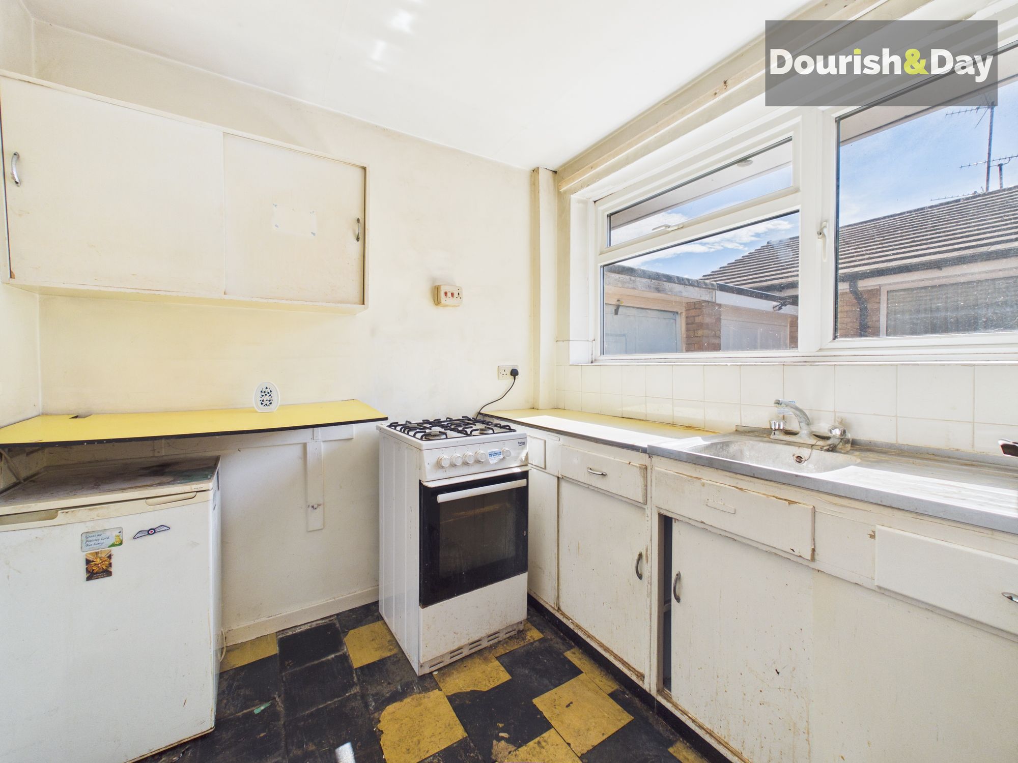 3 bed detached bungalow for sale in Shannon Road, Stafford, ST17 - Property Image 2